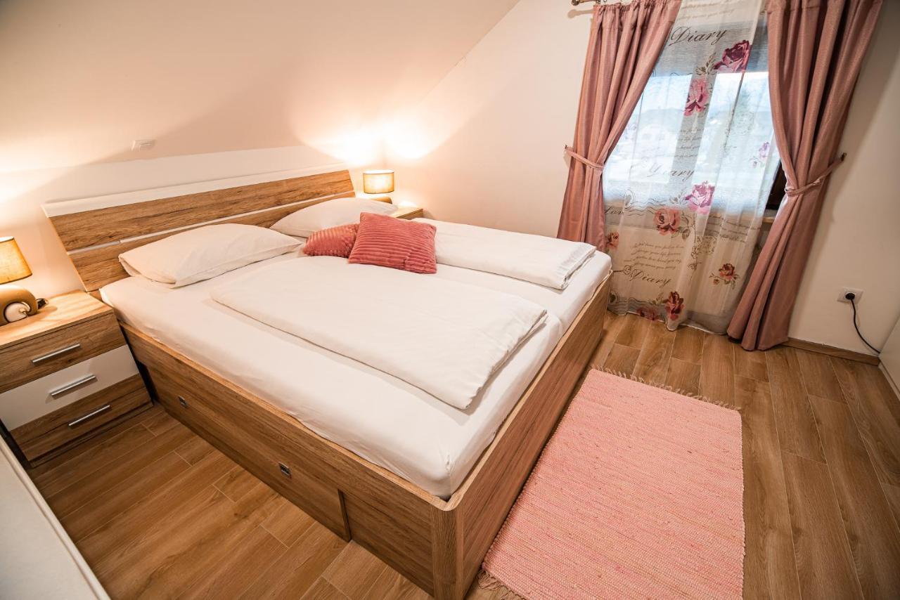 Guesthouse Leski Dvor Лесце Екстериор снимка